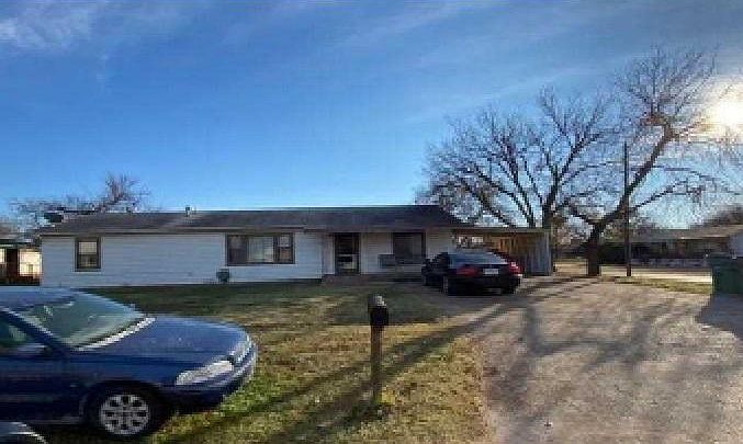 1st image of 901 E Cash St