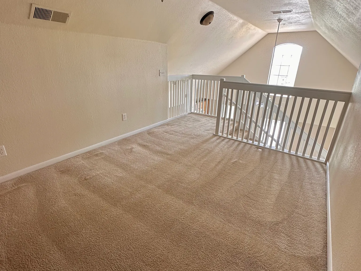 2 bed, 1255 sqft, $1,755 — Photo 4