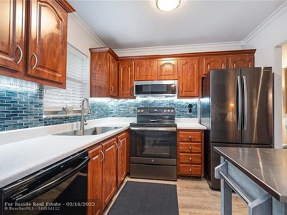 4th image of 805 W Oakland Park Blvd APT E14