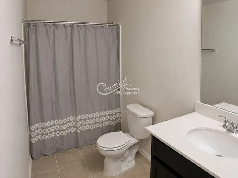 402 E Vega Ln — Photo 12