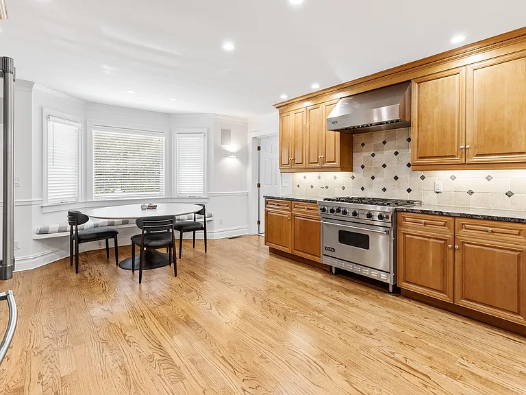 11 Pine Grove Ct — Photo 17