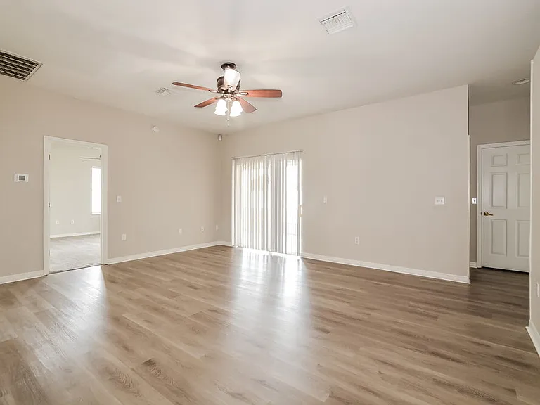 292 Cloverdale Rd — Photo 5