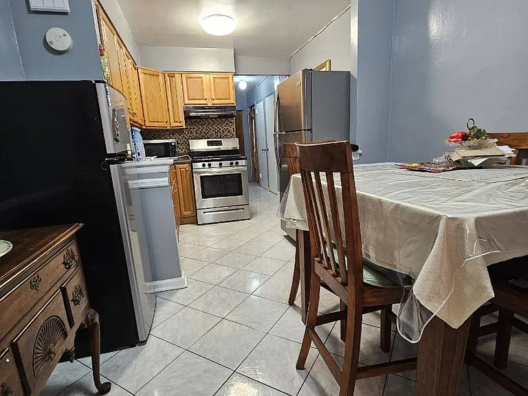 855 E 55th St #1 — Photo 7