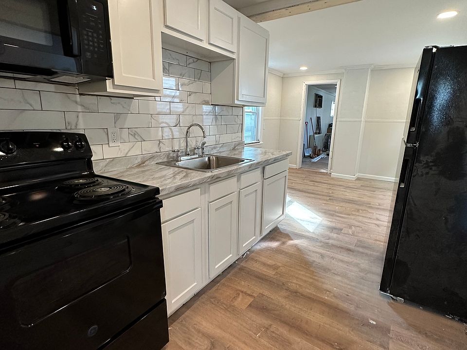 1st image of 305 Powell Ave
