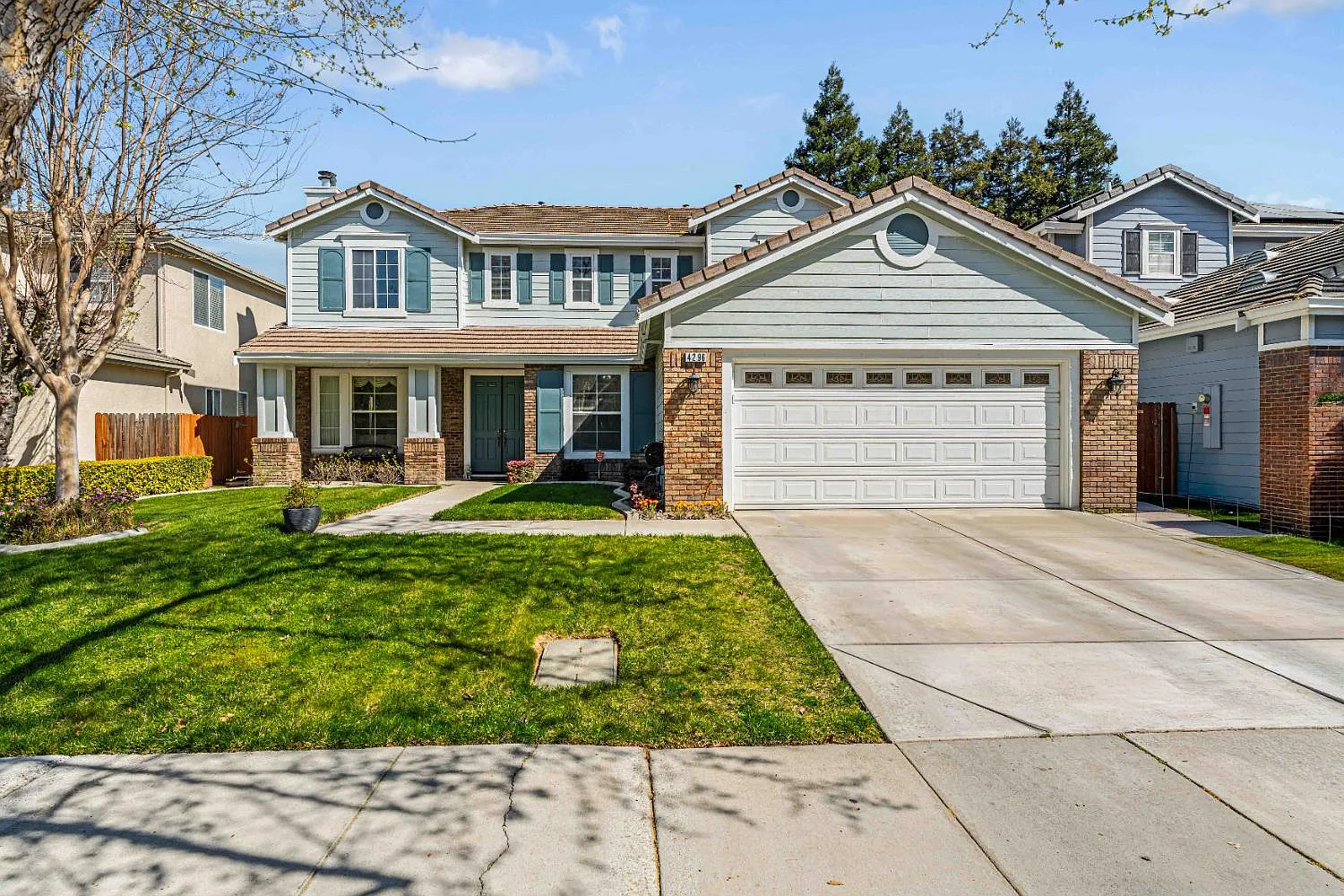 4296 Oakridge Dr photo 1