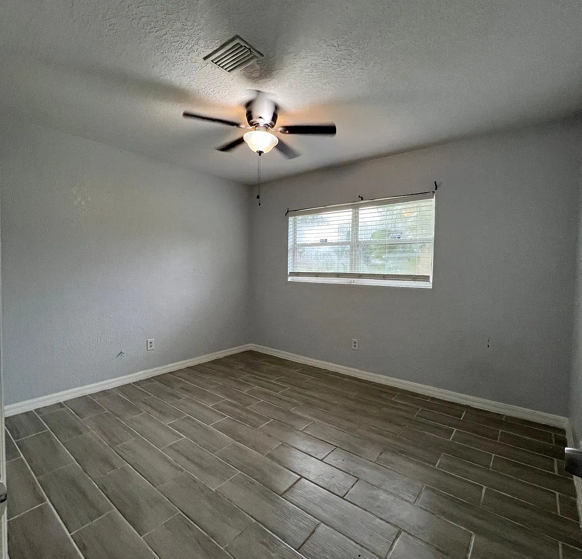 4 bed, 1413 sqft, $2,000 — Photo 3