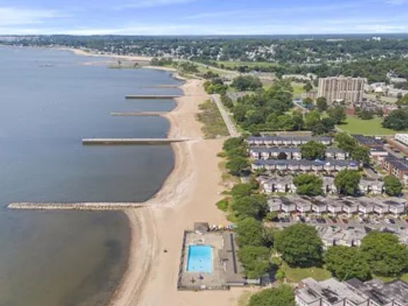 2nd image of 234 West Walk