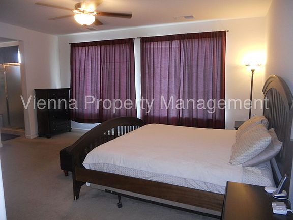 3rd image of 2212 Greatfield Dr