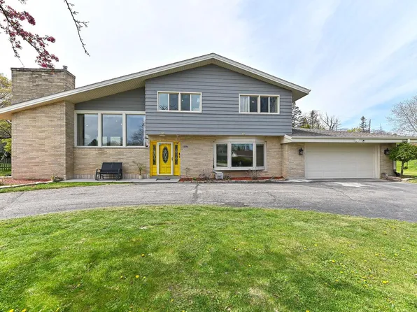 8947 N Santa Monica BOULEVARD, Bayside, WI 53217