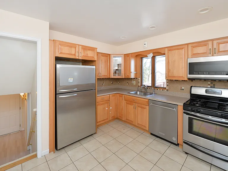 79 Grand Blvd — Photo 9