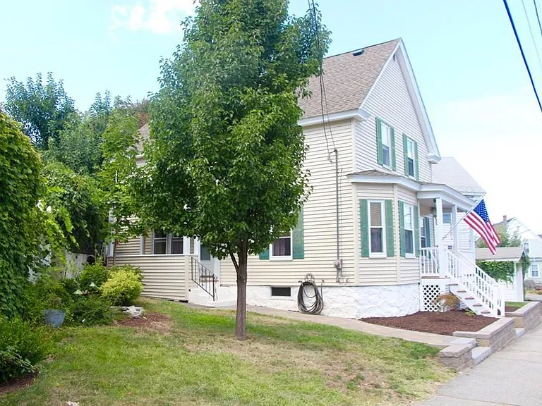 220 White St — Photo 2