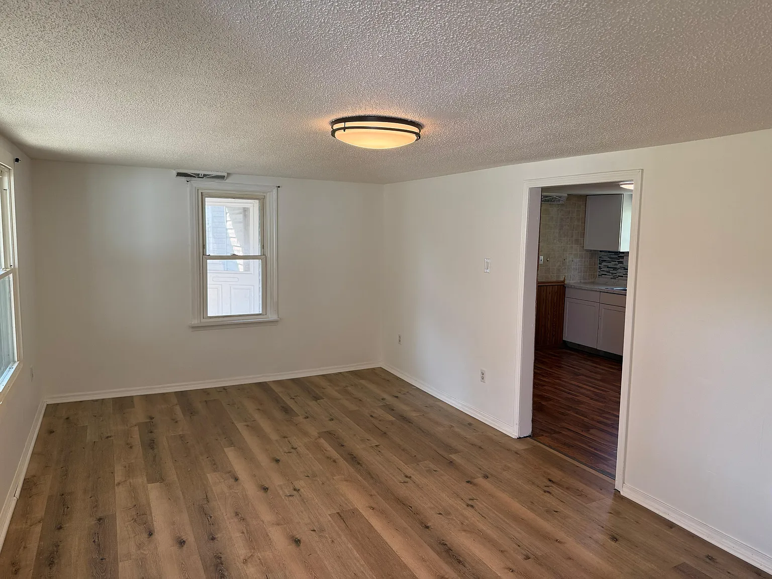 2 bed, 840 sqft, $950 — Photo 3