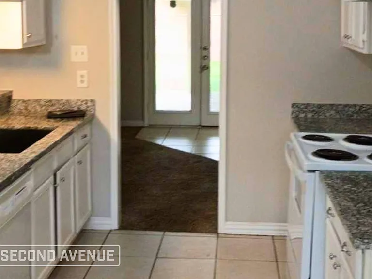 8815 Fern Valley Dr — Photo 2
