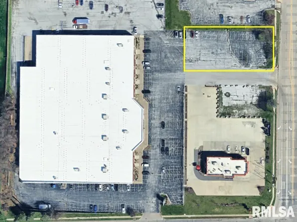 1320 W Kimberly Rd, Davenport, IA 52806