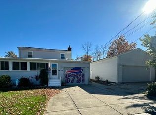 5791 Elmhurst Rd, Lake View, NY 14085