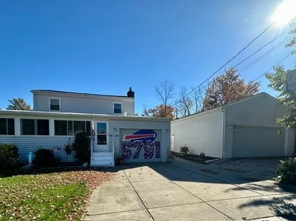5791 Elmhurst Rd, Lake View, NY 14085