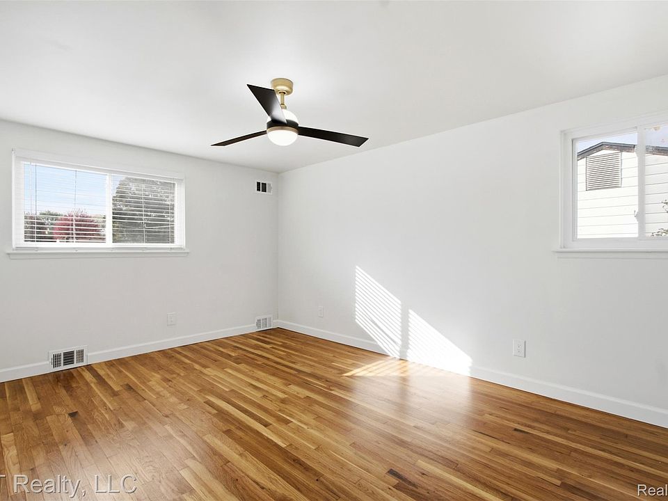 27116 Selkirk St, photo 14
