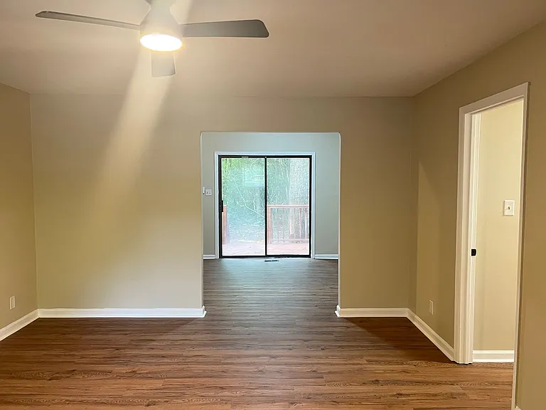 1199 Runnymede Ln — Photo 4