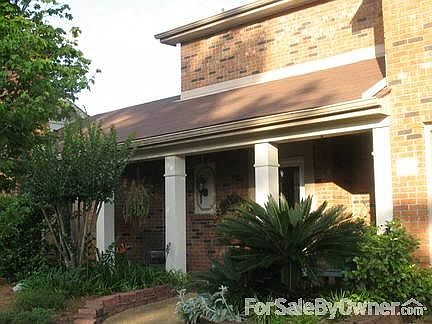 Dining Room/ sliding door to the Patio
						:
						Lots of Light