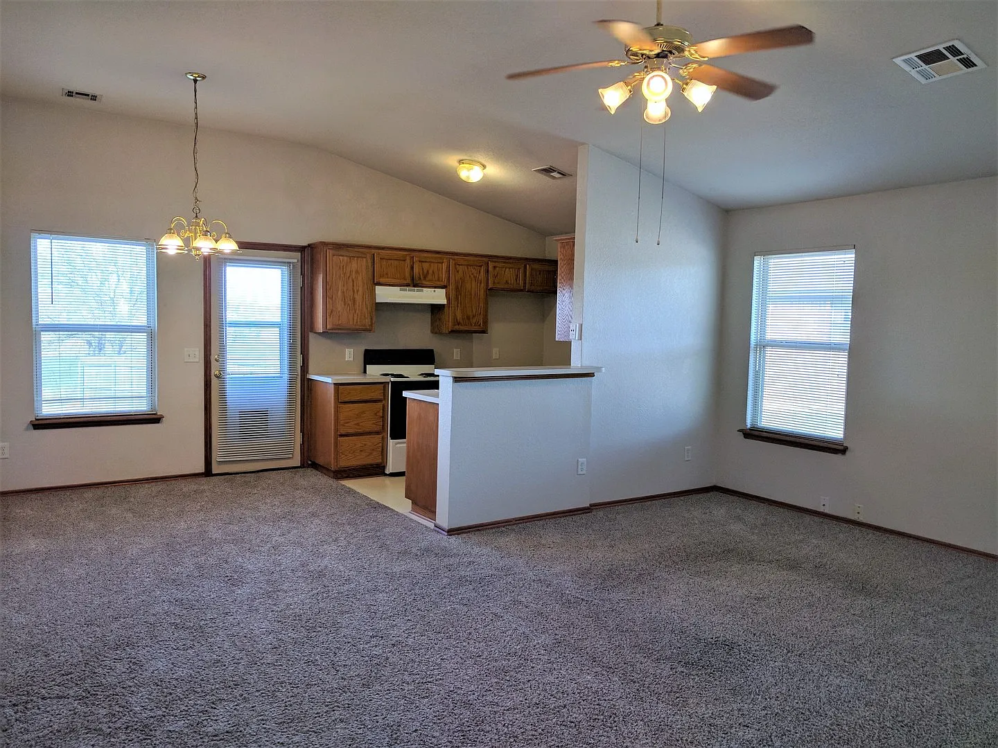 2821 East Lake Dr. - Norman 3 bedroom, 2 bath 2 car garage — Photo 3