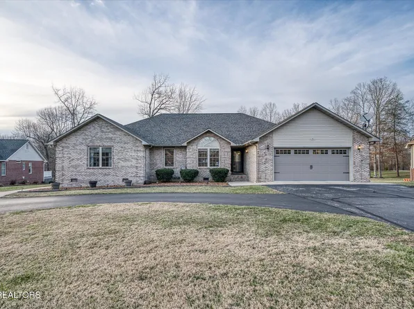 633 E Deer Creek Dr, Crossville, TN 38571