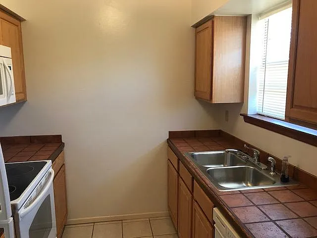 1601 Lake Ave — Photo 10