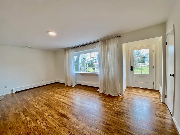 1550 McCann Ln — Photo 9