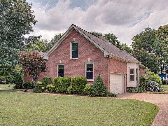 3rd image of 1270 Ascot Ln