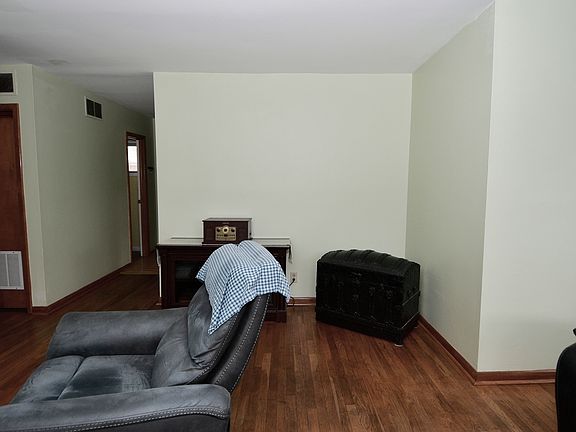 5th image of 28 S Brentwood Ave
