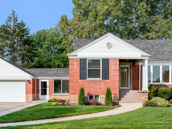 1456 Highridge Pkwy, Westchester, IL 60154