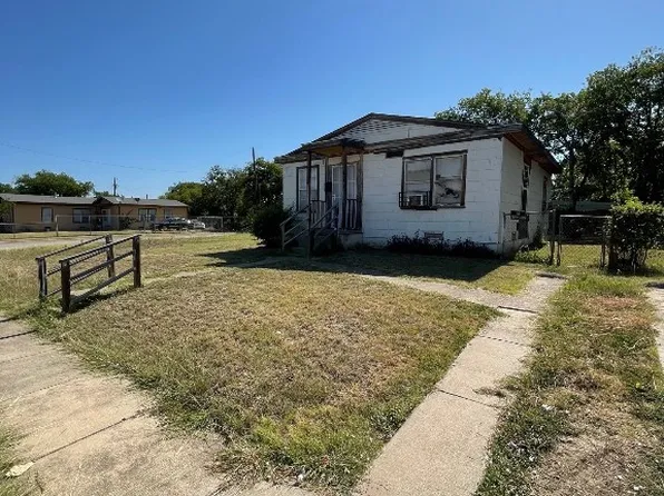 2901 Canberra Ct, Fort Worth, TX 76105
