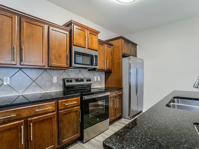 1048 Joselynn Dr — Photo 7