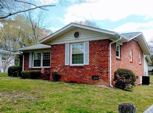 2307 Four Seasons Blvd, Greensboro, NC 27407