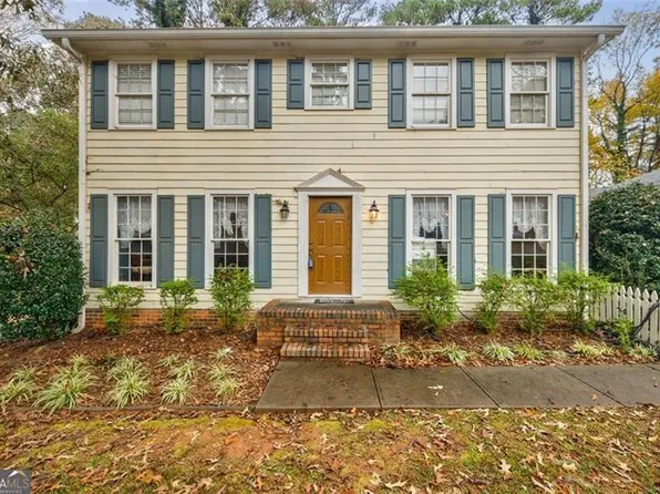 6364 Queen View Ln, Stone Mountain, GA 30087