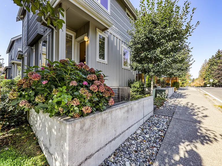 690 Wintersweet Rd NE — Photo 12