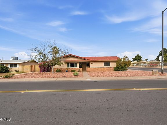 2nd image of 242 E LA CANADA Boulevard