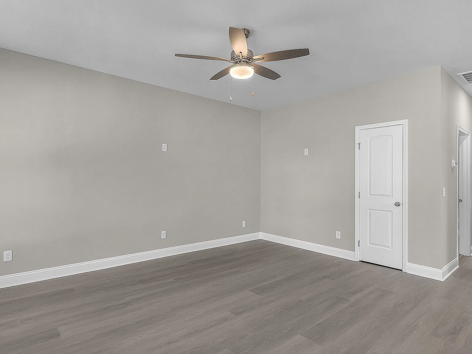 3 bed, 1345 sqft, $1,950 — Photo 4