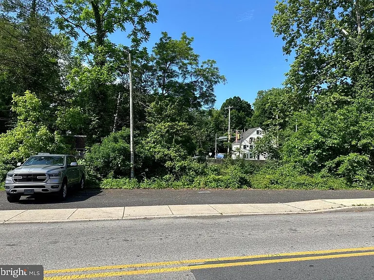 225 Old Soldiers Rd #B — Photo 37