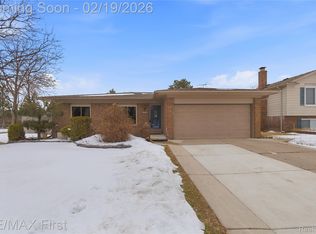 38222 Pinebrook Dr, Sterling Heights, MI 48310
