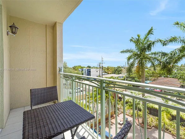 3500 Coral Way APT 413, Miami, FL 33145