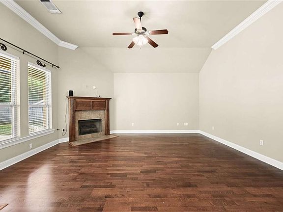 5th image of 1394 Rue Riviere Dr