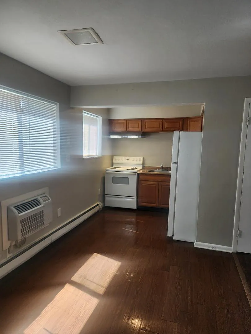 2921 Hoover Ave - 1 — Photo 1