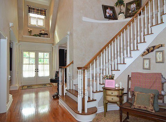 Lots of light and distinctive pillared doorways