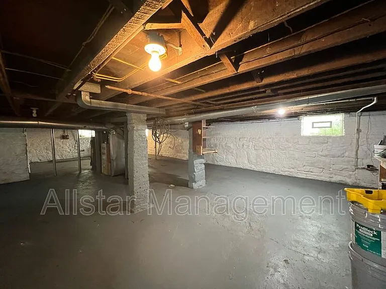 915 East Ave — Photo 23