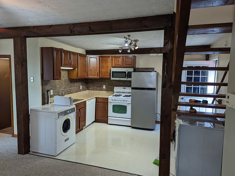 1st image of 33 Myrtle St #3