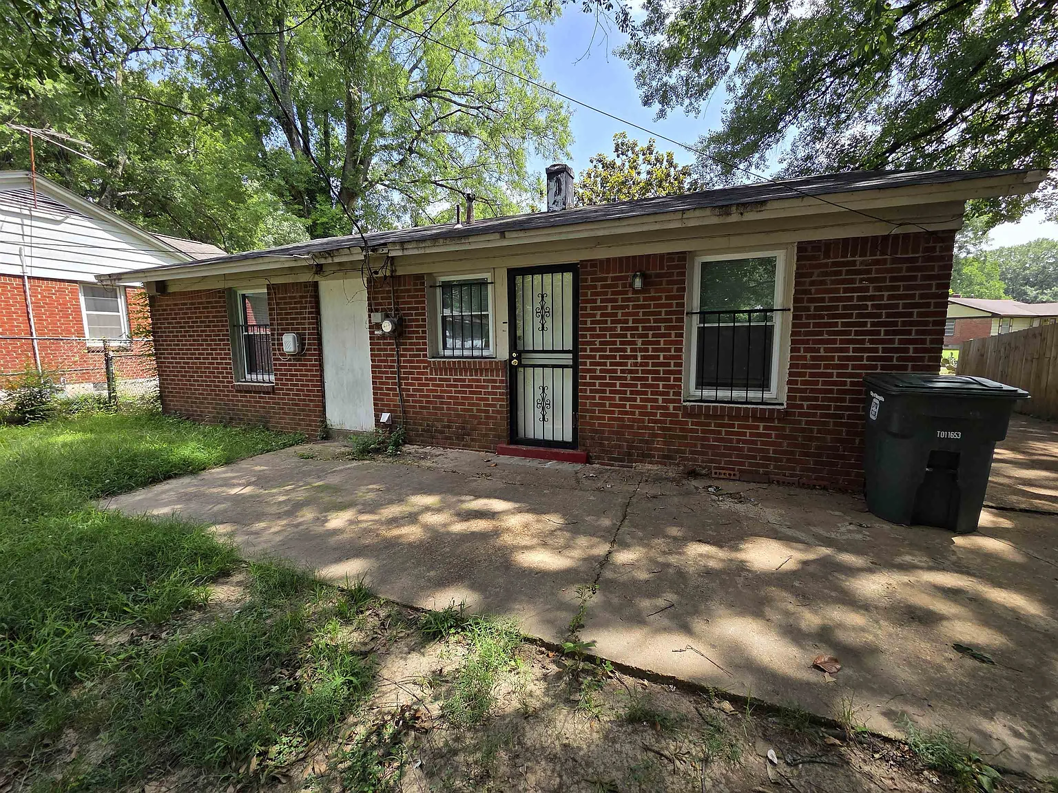 2 bed, 1.0 bath, 872 sqft, $995 — Photo 2