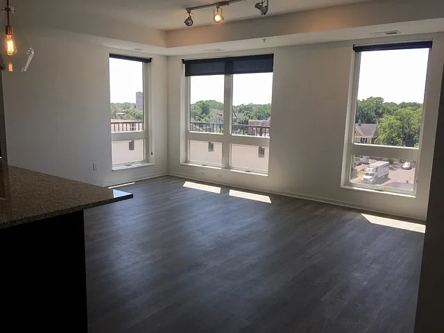Laguna Apartments — Photo 16