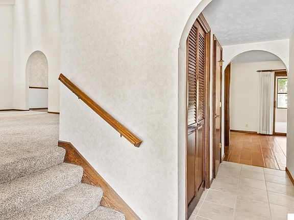 5th image of 6423 S 92nd St