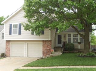 7212 Park St, Shawnee, KS 66216