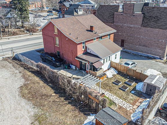 2nd image of 33 Coldwater Rd W